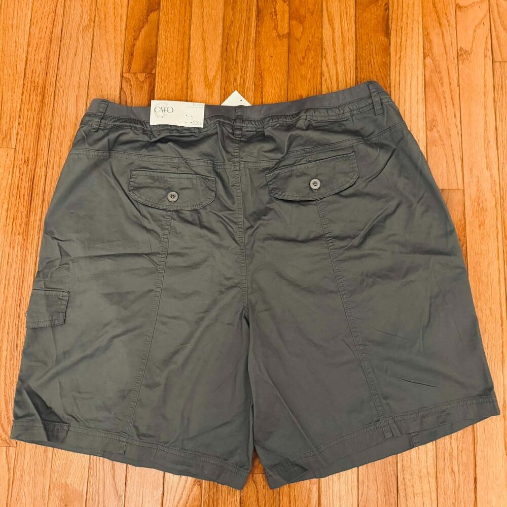 NWT Cato Women’s Plus Size Grey Cargo Shorts - Size 22 - Picture 2 of 3